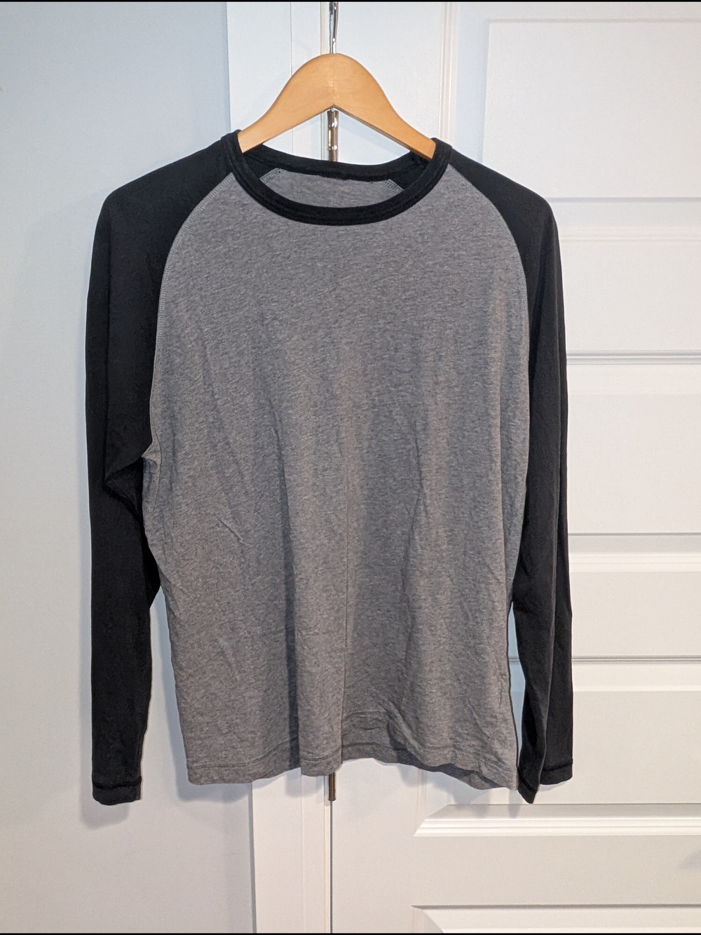 Men's Long Sleeve Raglan Shirt - Gray/Black